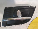 Накладка на протитуманну фару права хромована Citroёn C4 Picasso 9680404077