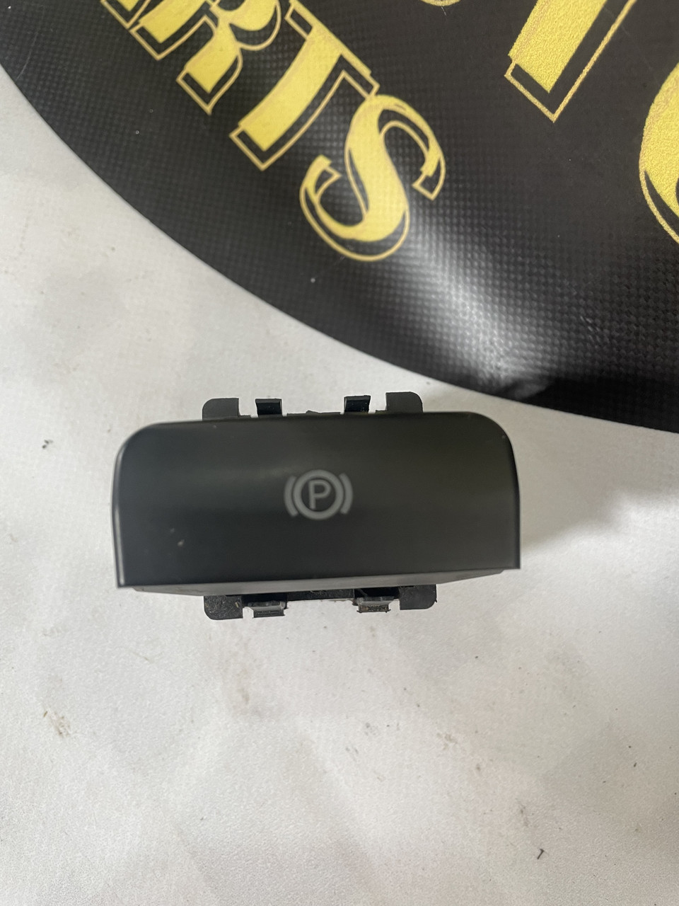 Кнопка ручного гальма Peugeot Citroen 96551922 Кнопка ручного гальма Peugeot Citroen 96551922