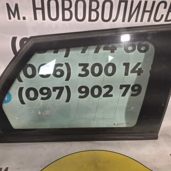 Скло в кузов заднє праве Citroёn C4 Grand Picasso DOT211M75AS2