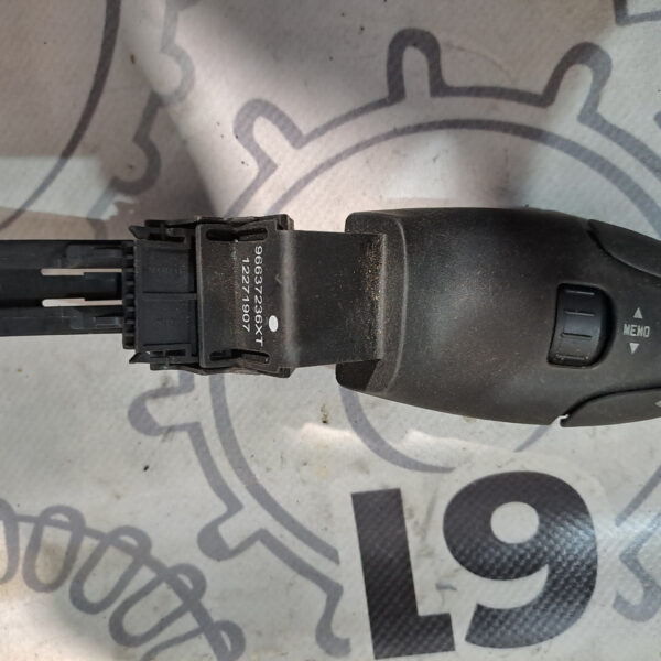 Підкермовий перемикач радіо Peugeot Citroёn 96637236XT