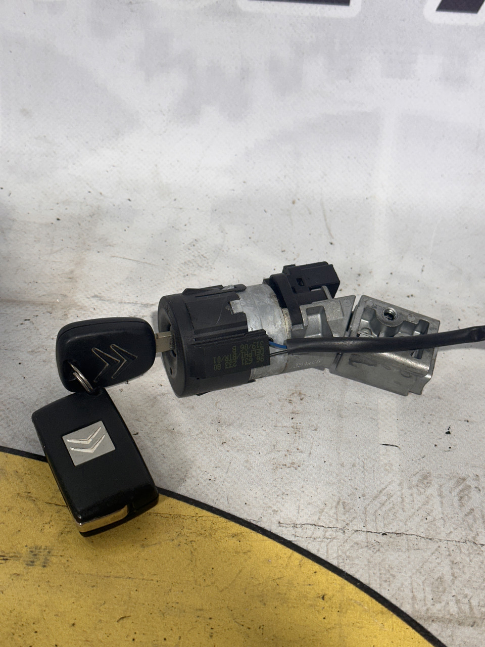 Замок запалювання Citroen Peugeot 9663123380 Замок запалювання Citroen Peugeot 9663123380