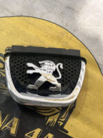 Емблема переднього бампера Peugeot 308 (2007-2011) 9680505177