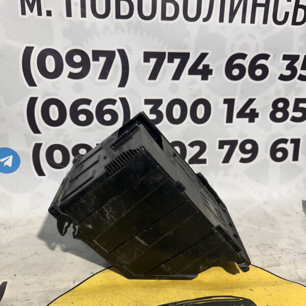 Кришка АКБ верхня Citroen Peugeot 9663615580