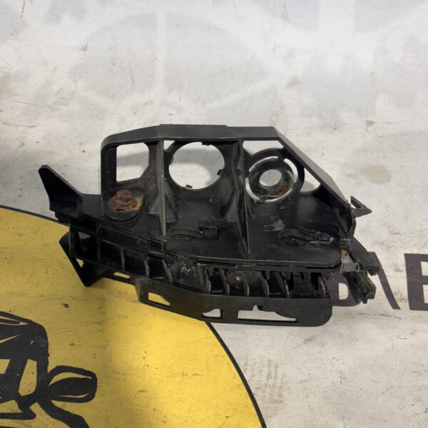 Кронштейн кріплення бампера передній правий Peugeot 308 дефект 9658272480