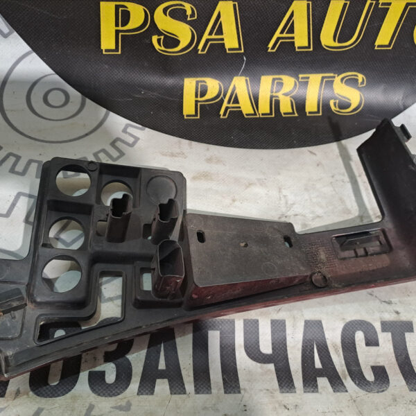 Кронштейн (кріплення) переднього бампера лівий Citroёn C4 Picasso Grand Picasso I 9654195980