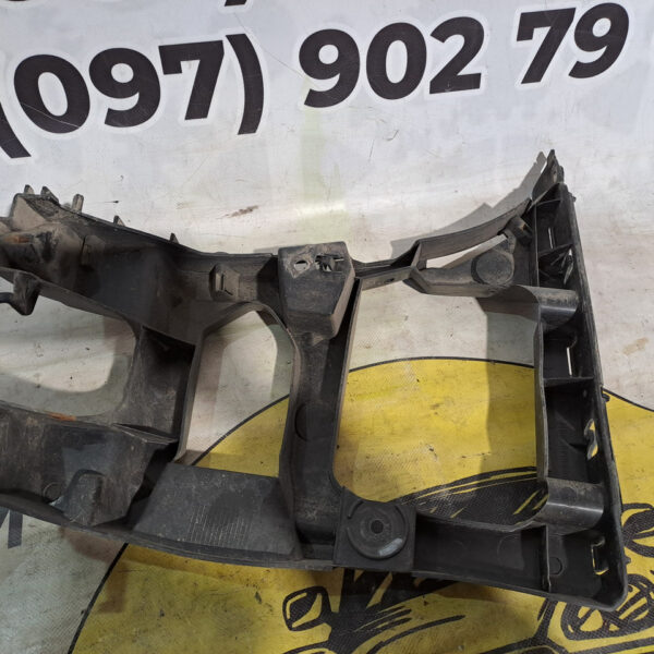 Кронштейн заднього бампера правий Citroen c5 9681049880