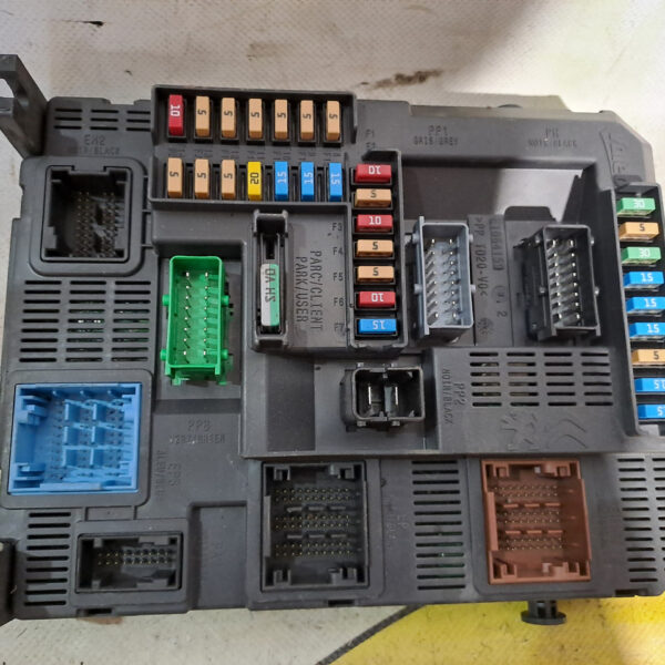 Модуль BSI блок запобіжників Peugeot 308 (T9) 9807054180