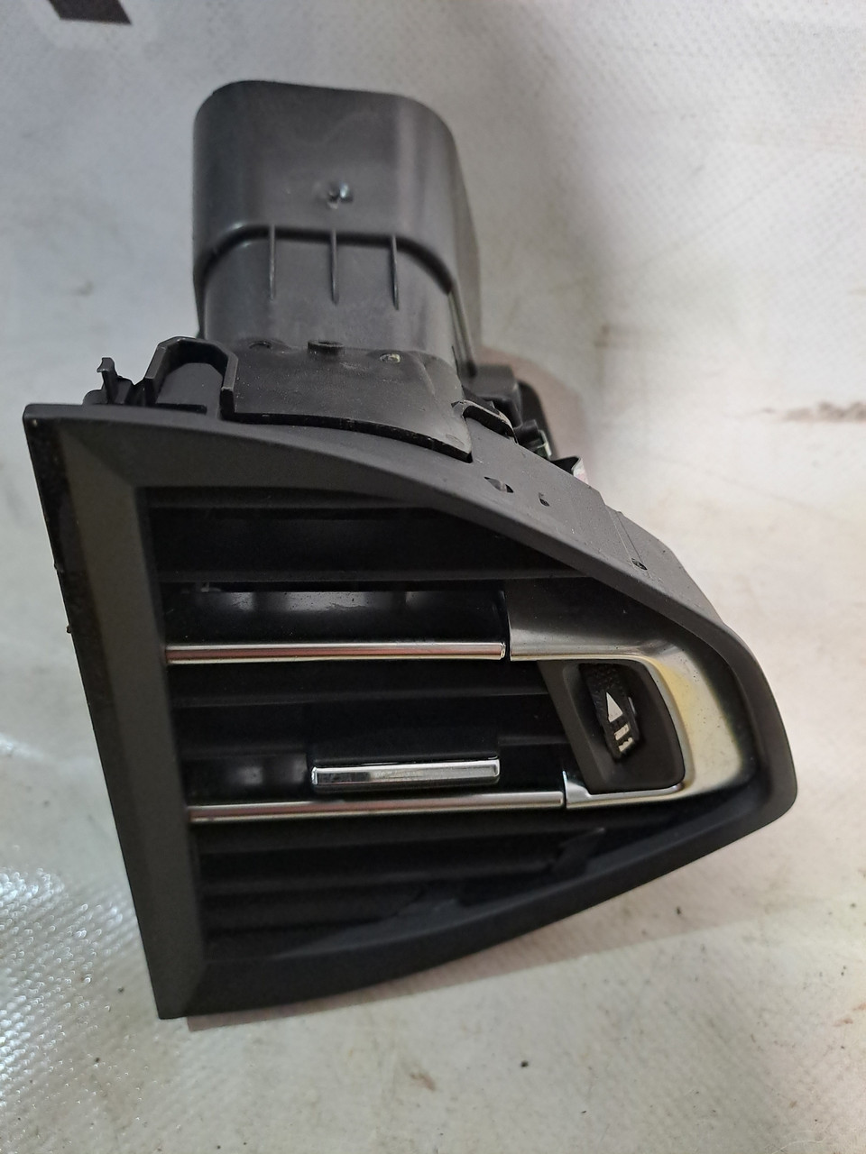 Дефлектор обдуву салону правий PEUGEOT 308 (T9) 96782700 Дефлектор обдуву салону правий PEUGEOT 308 (T9) 96782700