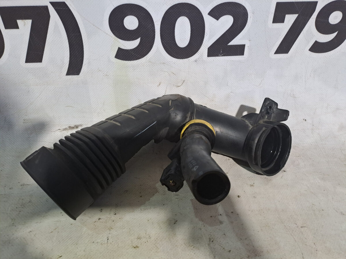 Патрубок інтеркулера Citroen Peugeot 9801000980 - Зображення 3
