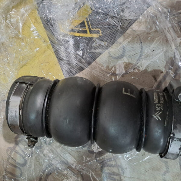 Патрубок інтеркулера 1.6 HDi (9HZ) Peugeot citroen 9685214180