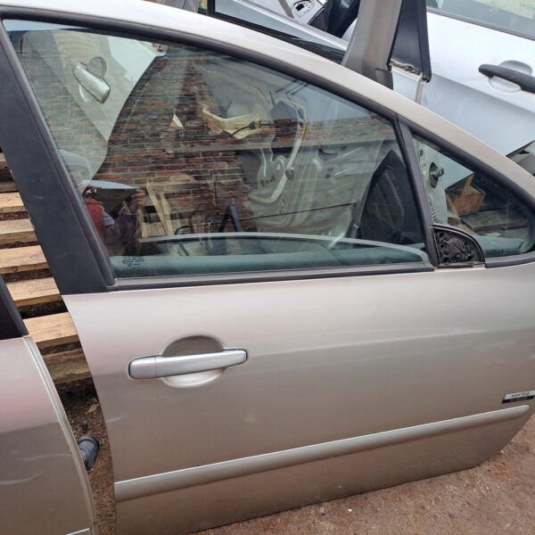 Двері передні праві PEUGEOT 307 sw