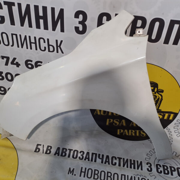 Крило ліве переднє колір білий Citroen c4 ii B7 2010-2018
