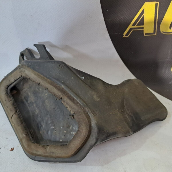 Злив води жабо лівий Peugeot 308 2 t9 13-21 9807697780