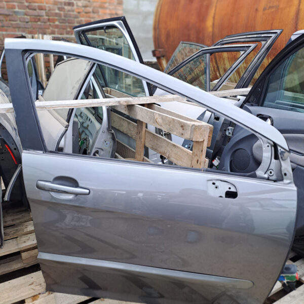 Двері передні праві Peugeot 308 KTQC