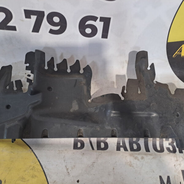 Дефлектор повітрозабірник правий citroen c4 2 b7 9687421680 D