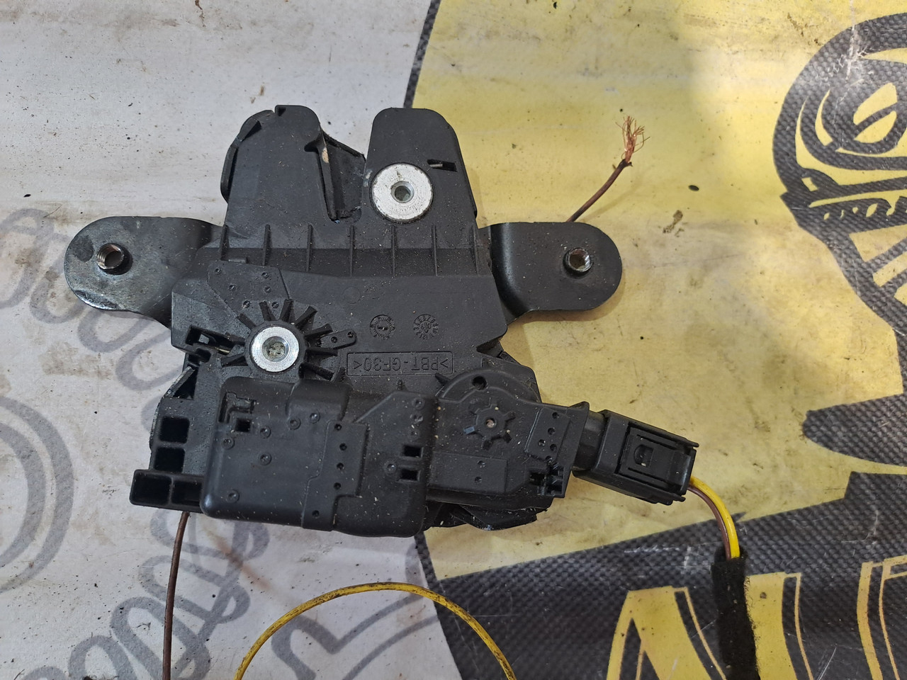 Замок багажника дверей mini clubman r55 r56 51247167498 Замок багажника дверей mini clubman r55 r56 51247167498