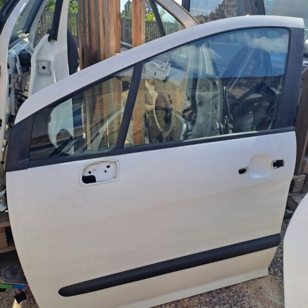 Двері передні ліві Peugeot 308 Пежо 308 2007-2013 хетчбек EWP