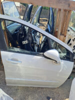 Двері передні праві Peugeot 308 Пежо 308 2007-2013 хетчбек EWP