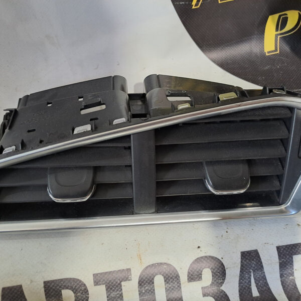 Дефлектор Citroen ds4 центральна решітка вентиляції консолі торпедо 9676610077