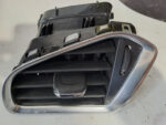 Дефлектор обдуву салону лівий Citroen C4 B7 DS4 9676609777