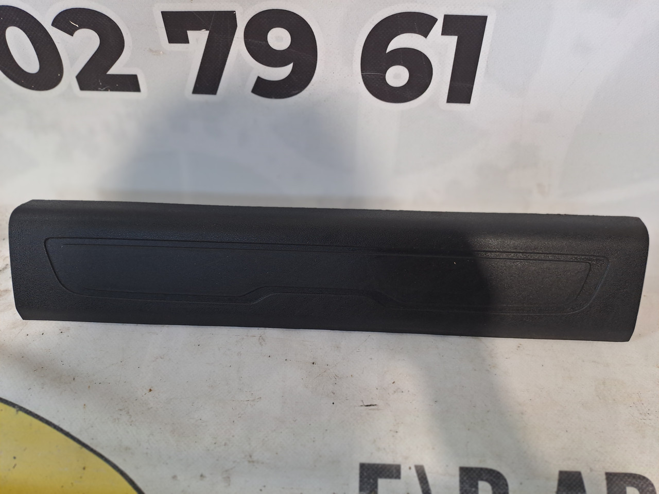 Накладка порога права передня citroen C4 Grand Picasso II 9677703377 Накладка порога права передня citroen C4 Grand Picasso II 9677703377