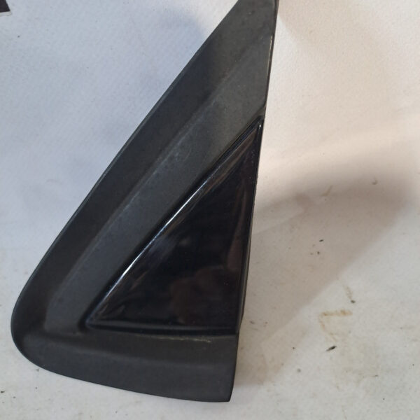 Накладка Листва крила права трикутник citroen c4 ii b7