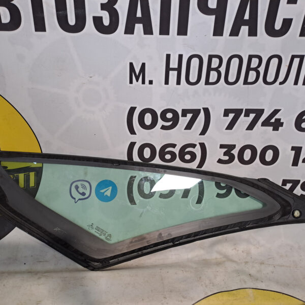 Скло в кузов переднє праве Citroеn C4 Grand Picasso II 2015