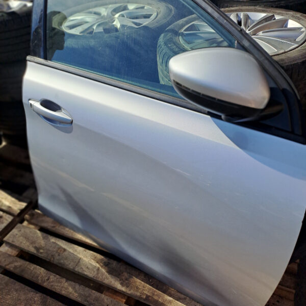 Дверка передня права Peugeot 308 (T9) колір EZRC