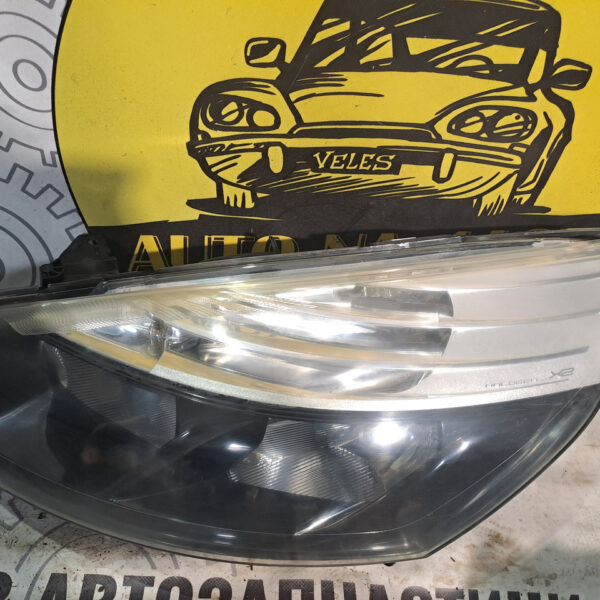 Фара передня ліва RENAULT CLIO IV 260606984R