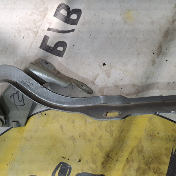 Петля капота ліва Peugeot 308 t9 9677784800