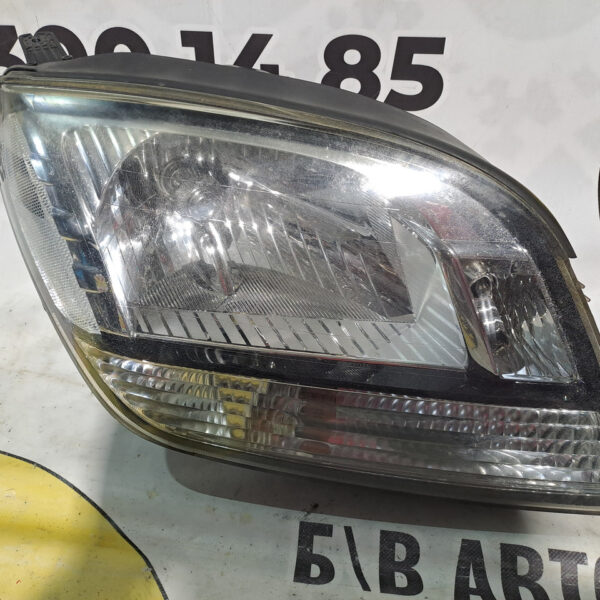 Фара передня права Chevrolet Orlando