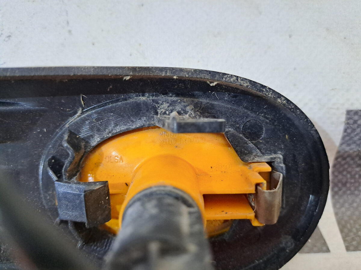 Накладка повторювача повороту ліва Mini Cooper R55 R56 2751503 - Зображення 5