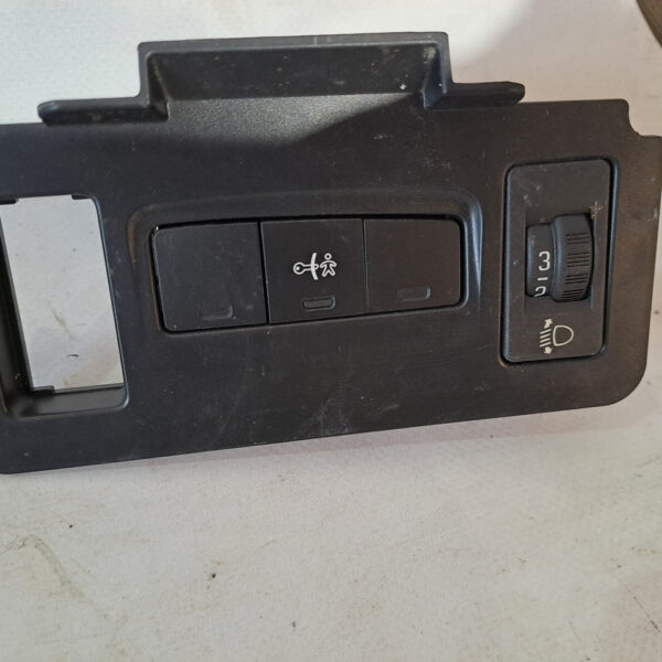 Блок кнопок у торпеду Citroen C4 DS4 96702420ZD