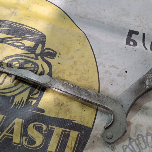 Петля капота ліва Peugeot 307 01-08р 9636473580