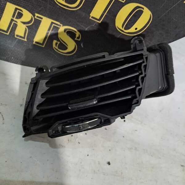 Дефлектор центральний лівий KIA Sportage 97410-3W000