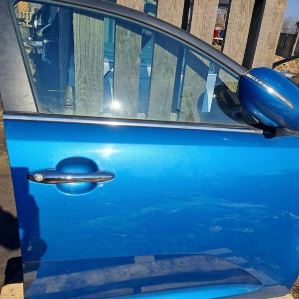 Дверка передня права Kia Sportage III код фарби 5B