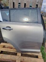 Дверка задня права Kia Sportage III (SL) код фарби А3