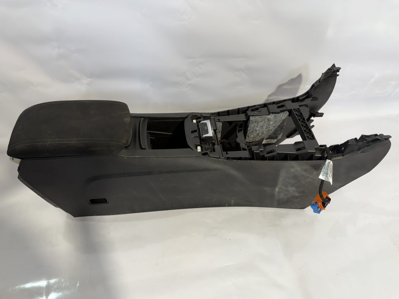 IMG_9320 Підлокітник тканинний центральної консолі Peugeot 308 II T9 96775880 96775883 - Зображення 1